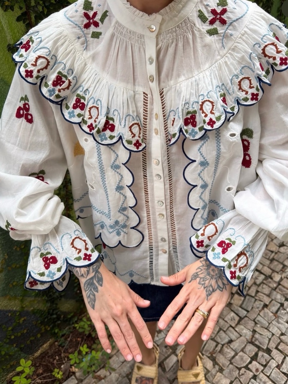 FARM Rio White Embroidered Ruffle Blouse – Size S NWT - Picture 2 of 9